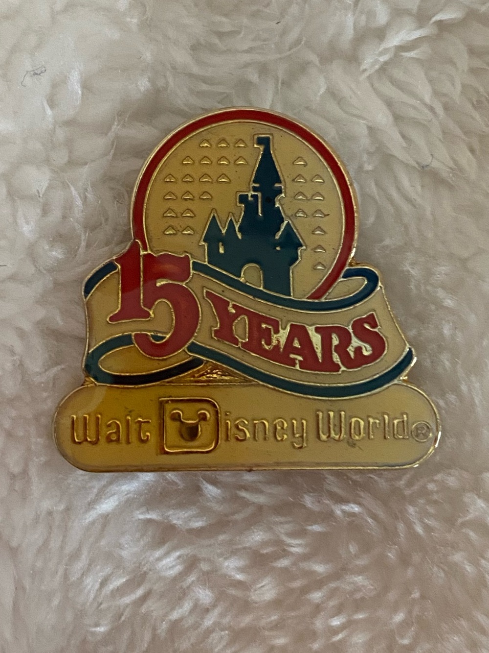 Walt Disney World 15 Years Commemorative Gold Tone Enamel Pin - Red & Blue